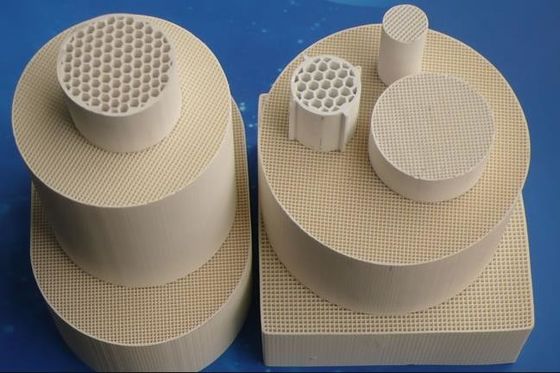 kupować Filtr katalizatora ceramicznego 300 Cpsi Katalizator o strukturze plastra miodu 101,6 mm produkcja online